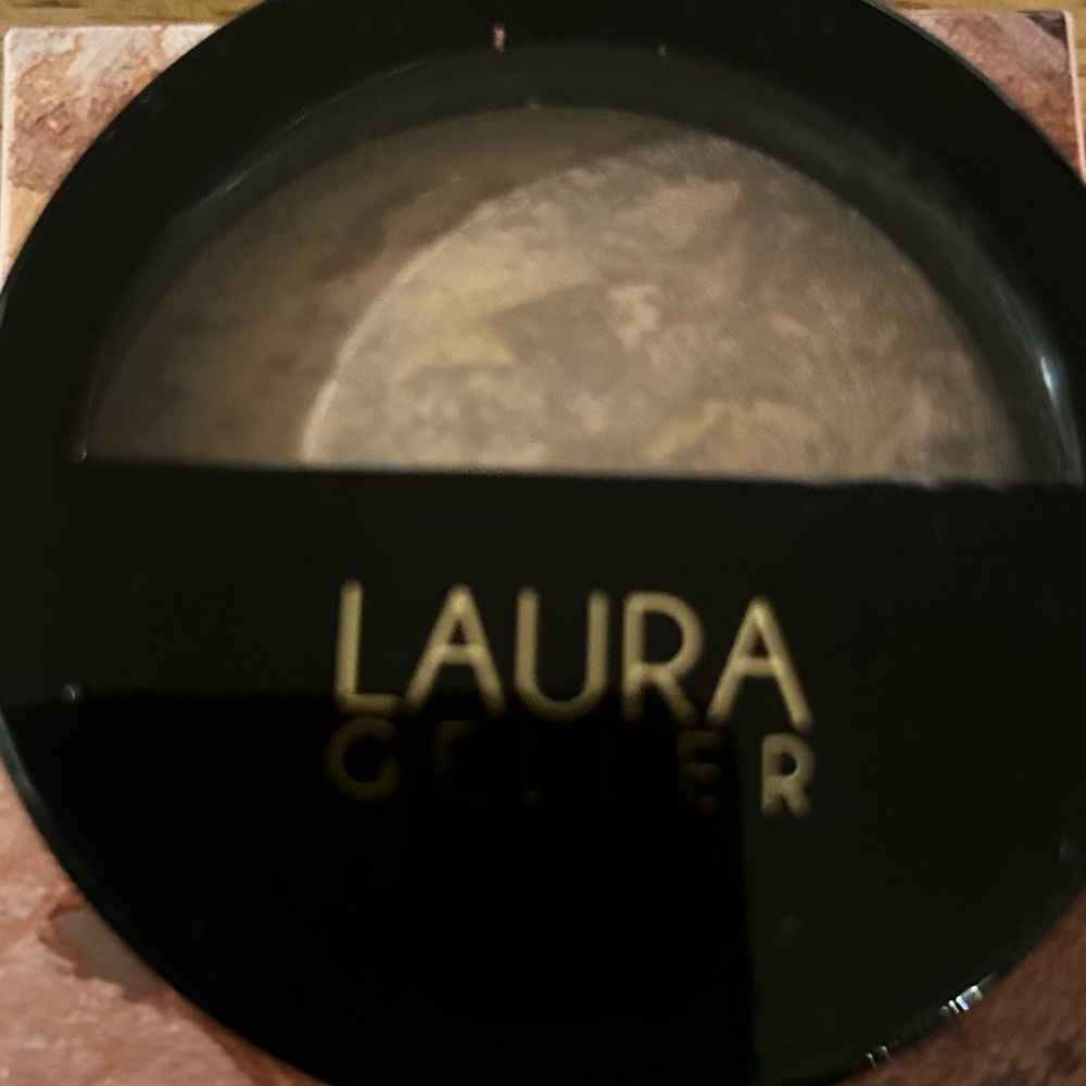 Laura Geller Baked Balance-N-Glow Illuminating Foundation -Medium NIB